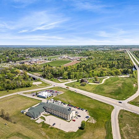 Boarders Inn & Suites By Cobblestone Hotels - Shawano Εξωτερικό φωτογραφία