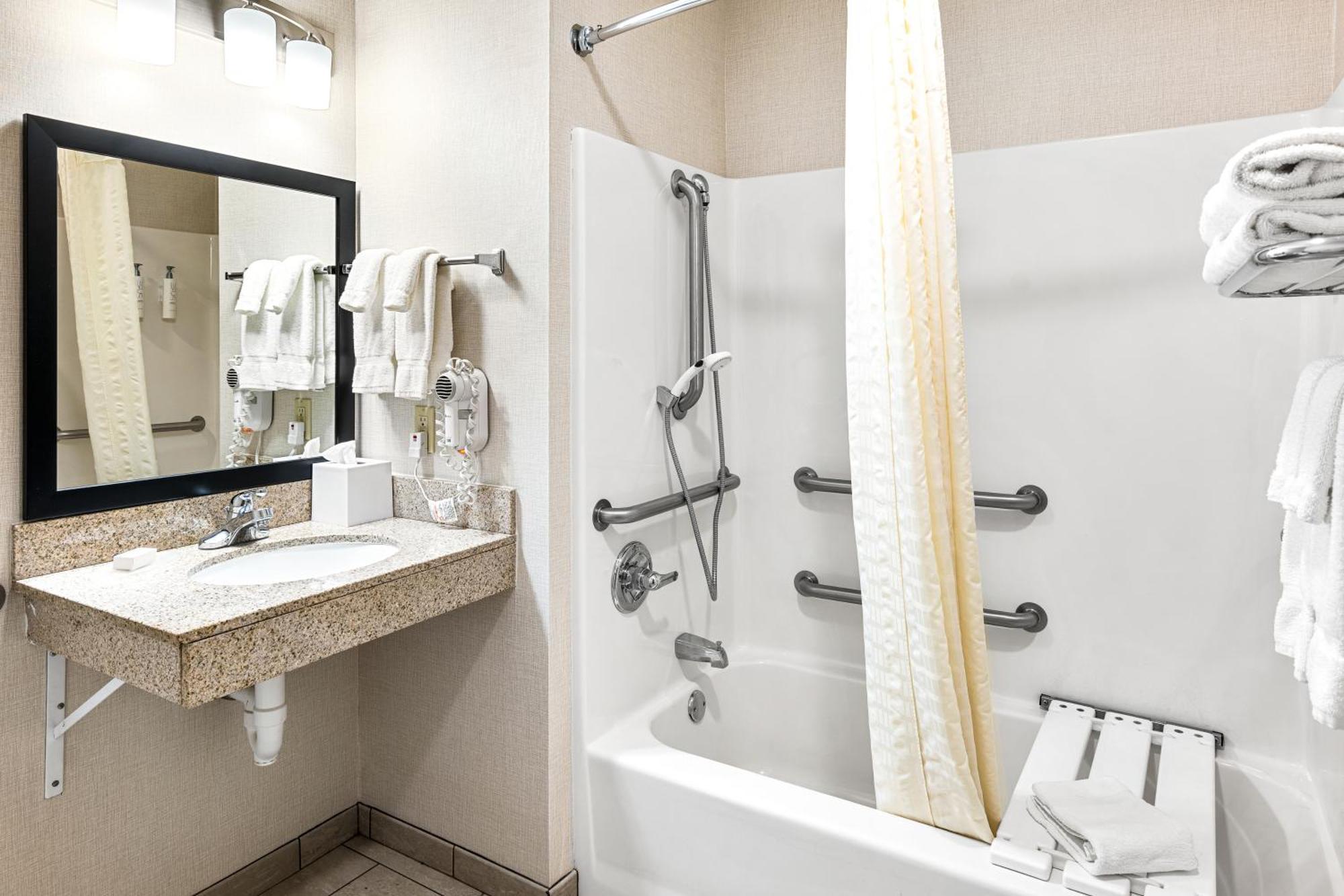 Boarders Inn & Suites By Cobblestone Hotels - Shawano Εξωτερικό φωτογραφία
