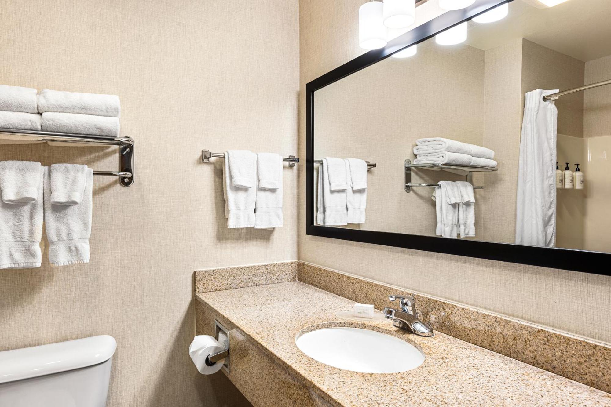 Boarders Inn & Suites By Cobblestone Hotels - Shawano Εξωτερικό φωτογραφία