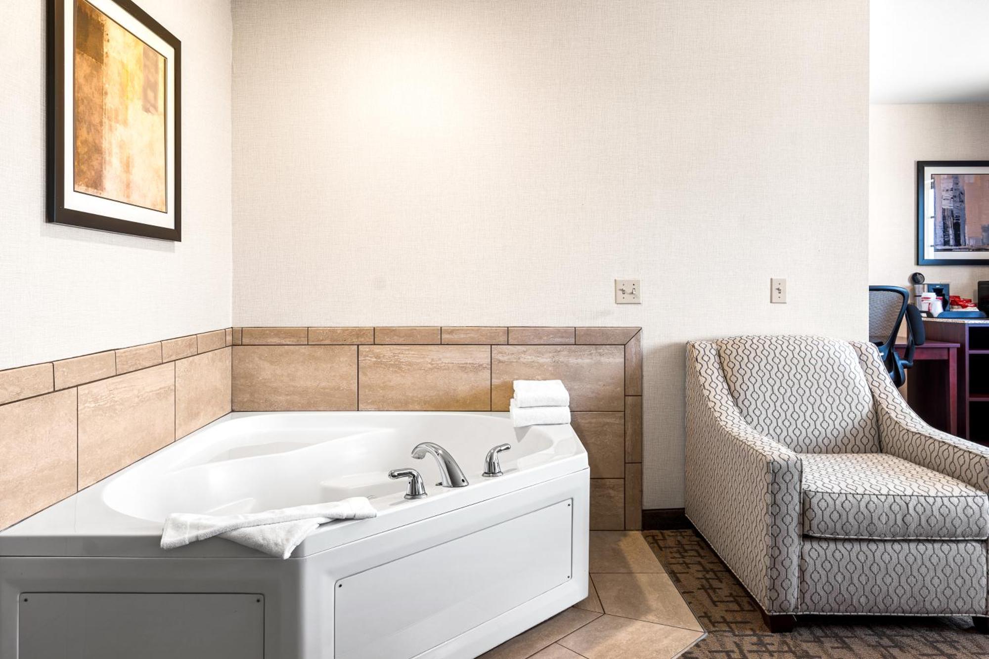 Boarders Inn & Suites By Cobblestone Hotels - Shawano Εξωτερικό φωτογραφία