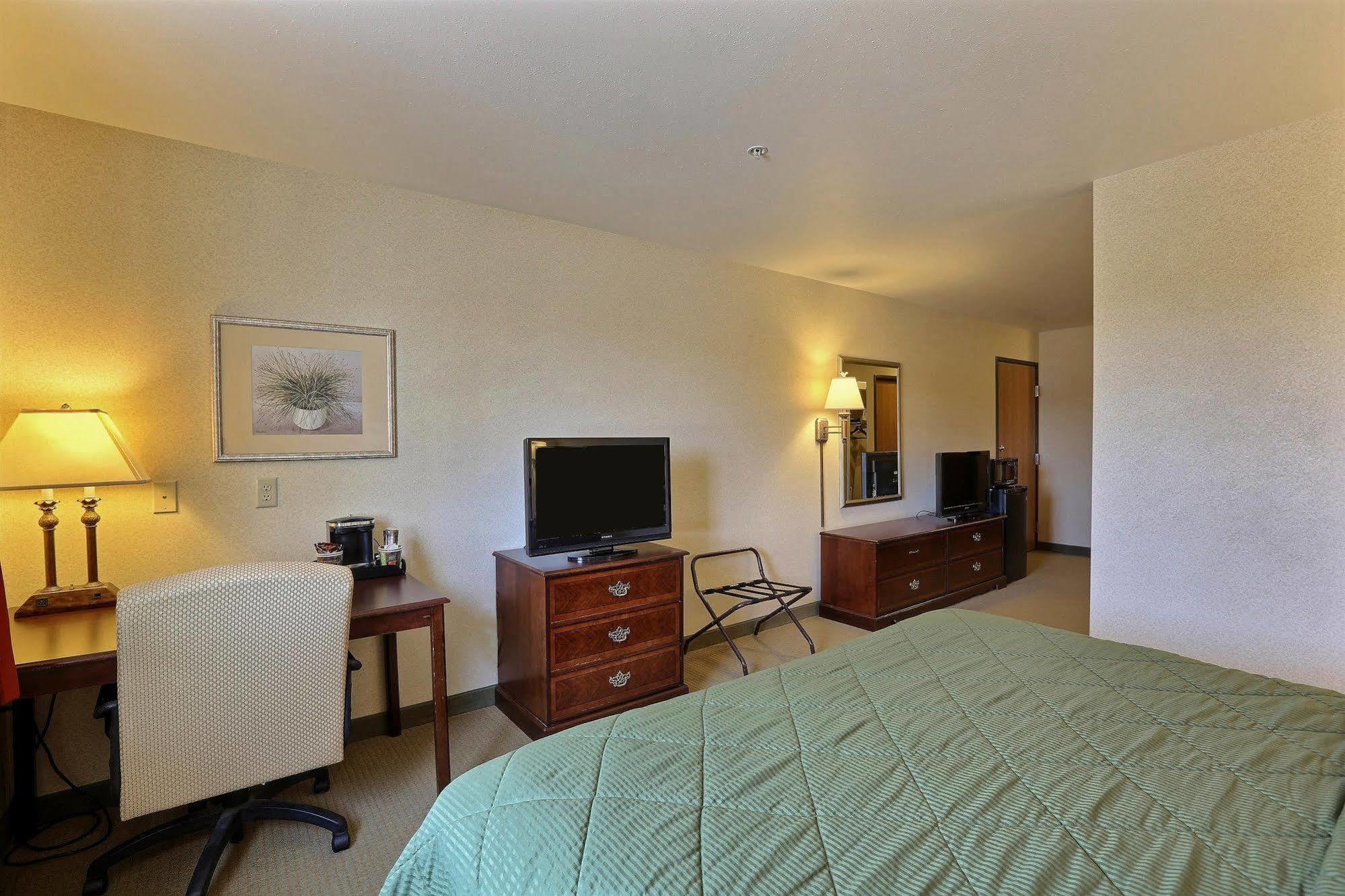 Boarders Inn & Suites By Cobblestone Hotels - Shawano Εξωτερικό φωτογραφία
