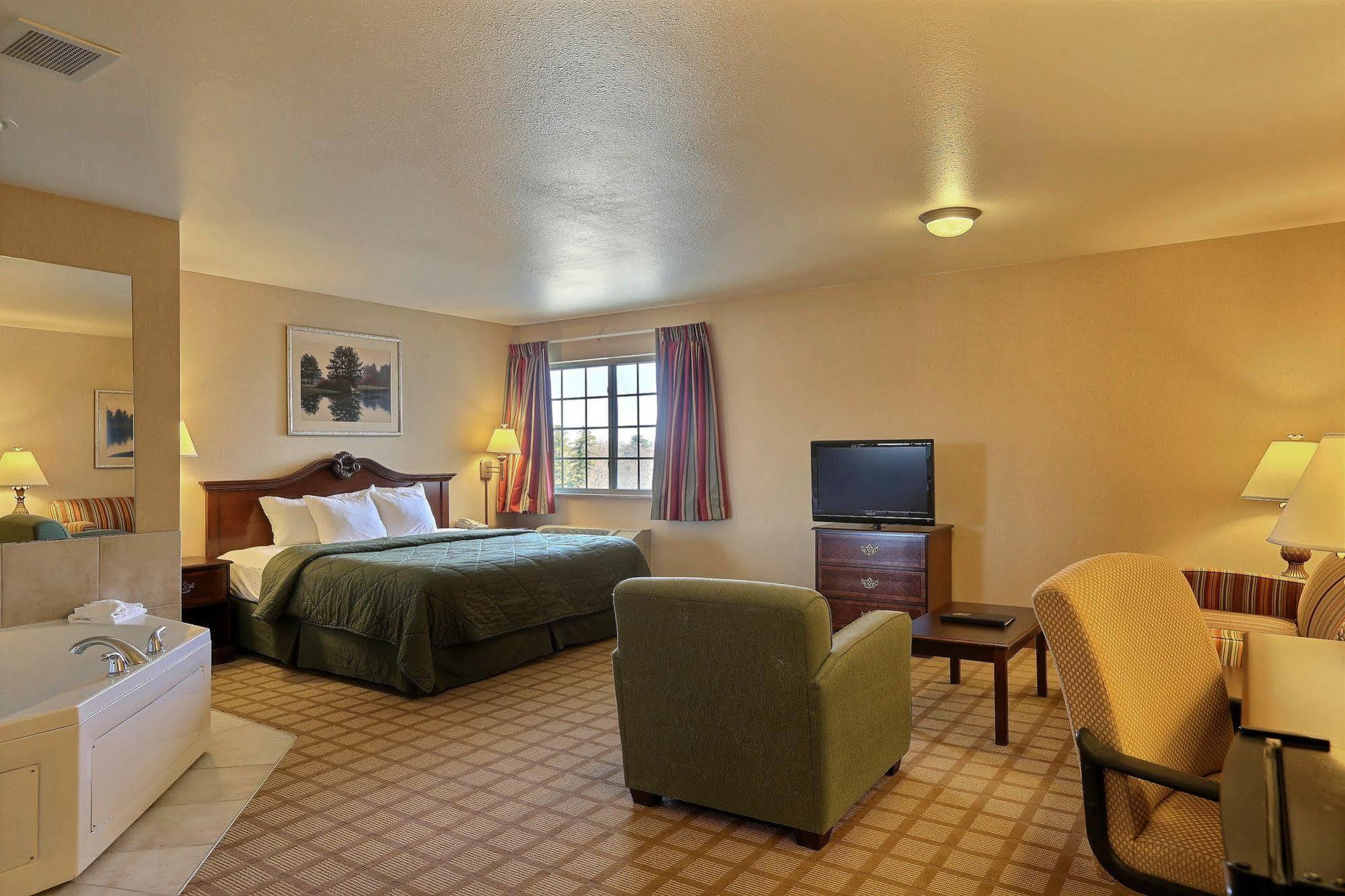 Boarders Inn & Suites By Cobblestone Hotels - Shawano Εξωτερικό φωτογραφία