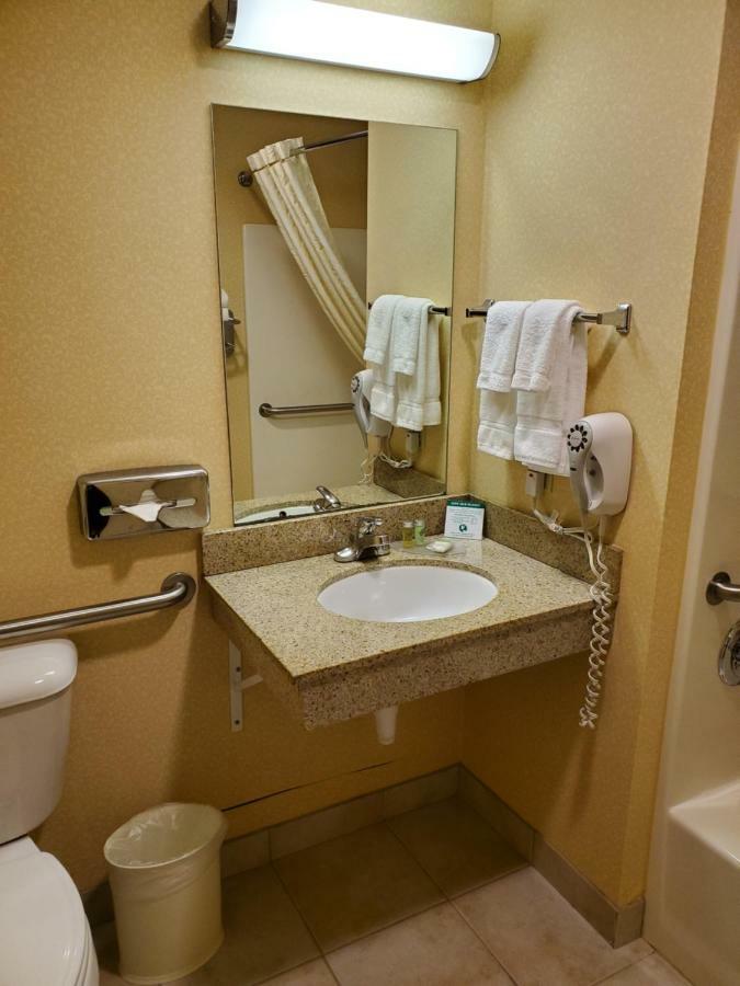 Boarders Inn & Suites By Cobblestone Hotels - Shawano Εξωτερικό φωτογραφία